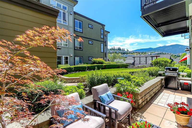 2nd image of 1840 25th Avenue NE #204