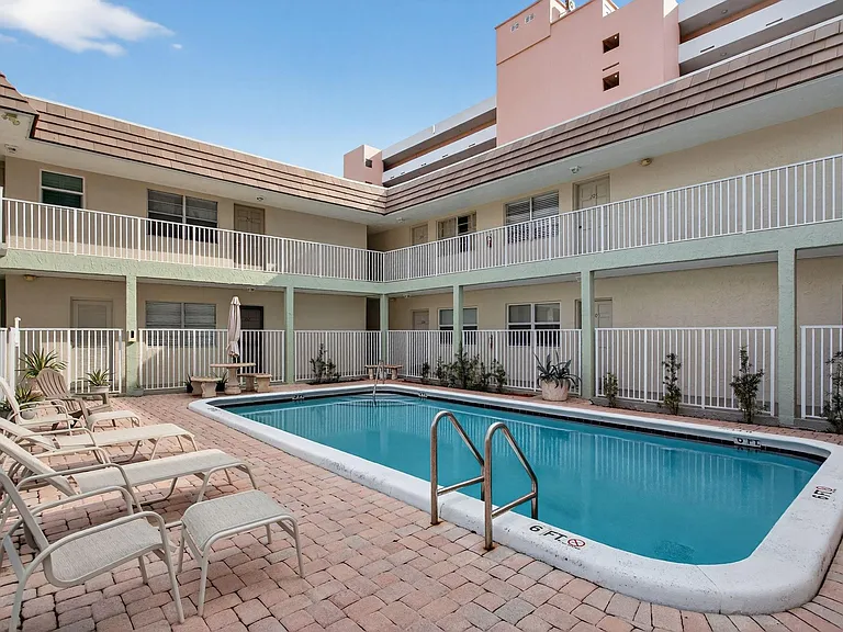 1450 N Riverside Dr #101 — Photo 22