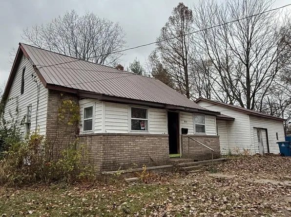 831 S Baltimore St, Olney, IL 62450