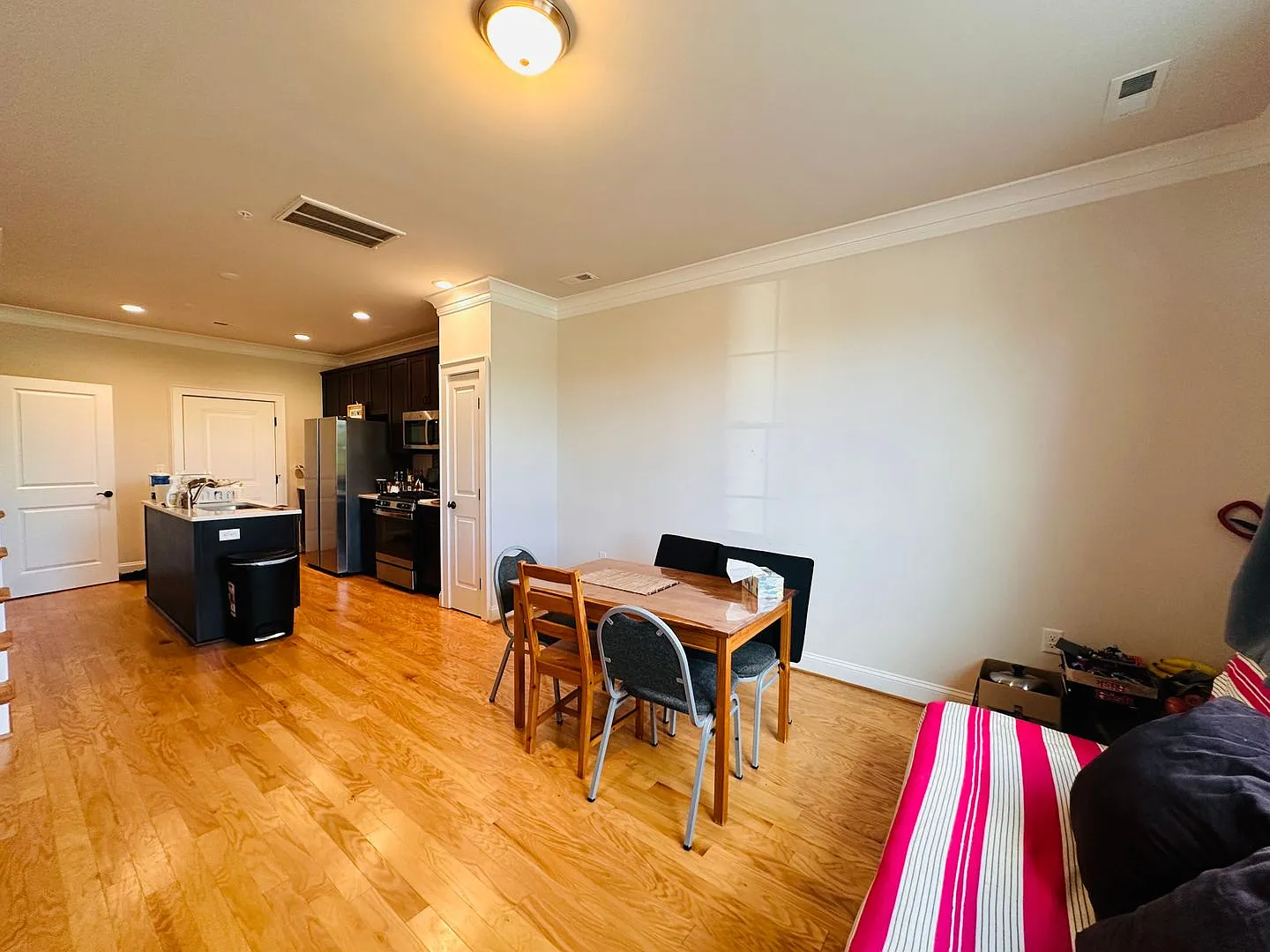 Modern 3 Bedroom, 2.5 Bath Townhouse — Photo 2