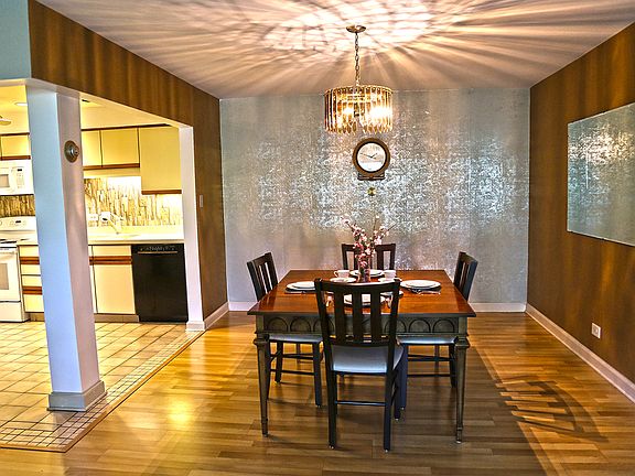 Open-concept Dining/Kitchen