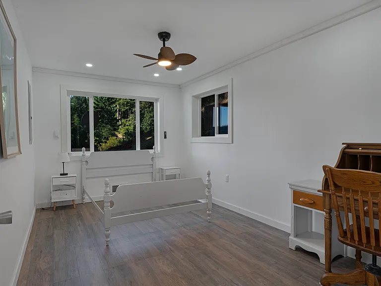 413 E Herron Blvd NW — Photo 14