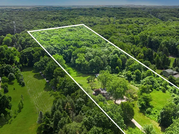 9100 Pine Knob Rd, Clarkston, MI 48348