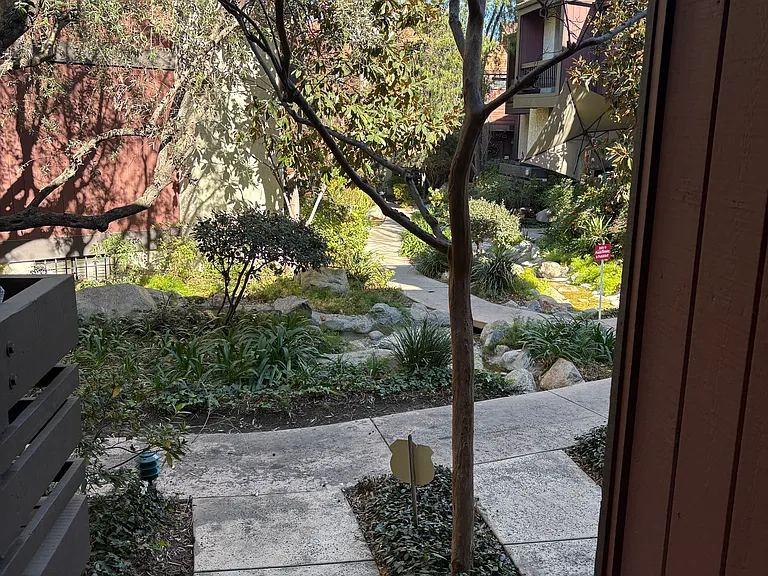 21931 Burbank Blvd #17 — Photo 25