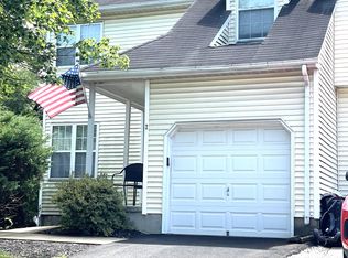 2 Spokane Ln, Branchburg, NJ 08876