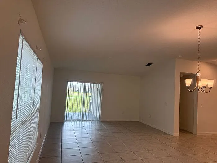 3 bed, 2.0 bath, 1511 sqft, $1,900 — Photo 3