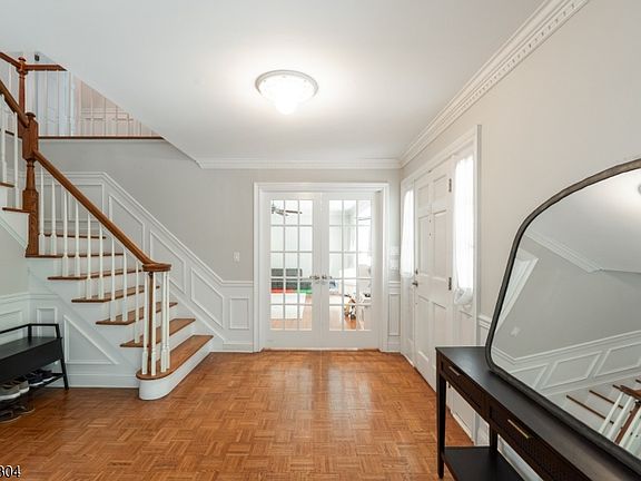 4th image of 2 Hemlock Ln
