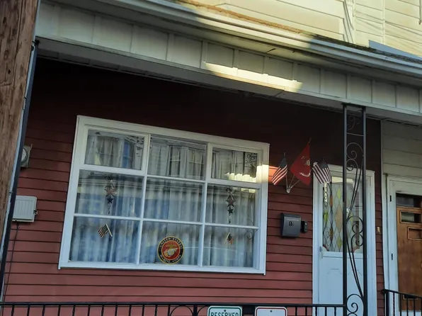 13 N White St, Shenandoah, PA 17976