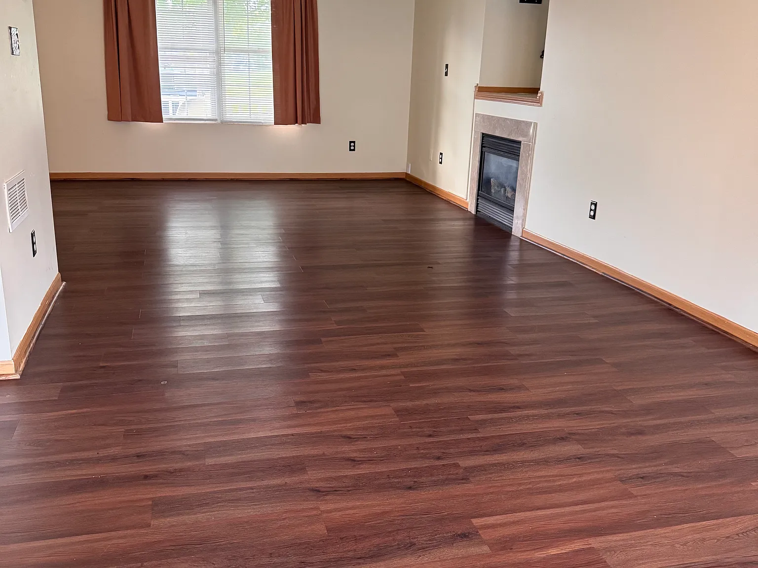 3 bed, 2.5 bath, 1350 sqft, $1,700 — Photo 4