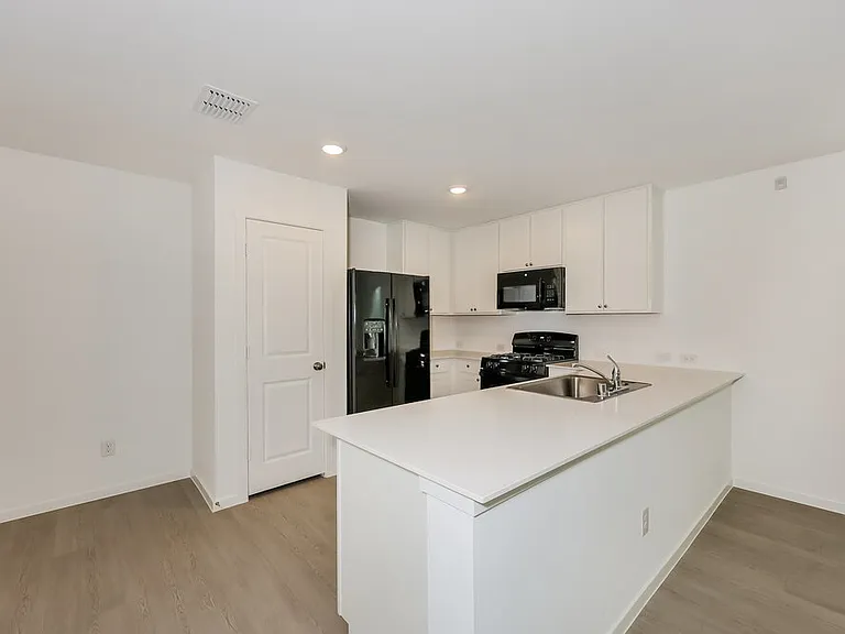 1621 Sparrow Hawk Rd — Photo 7
