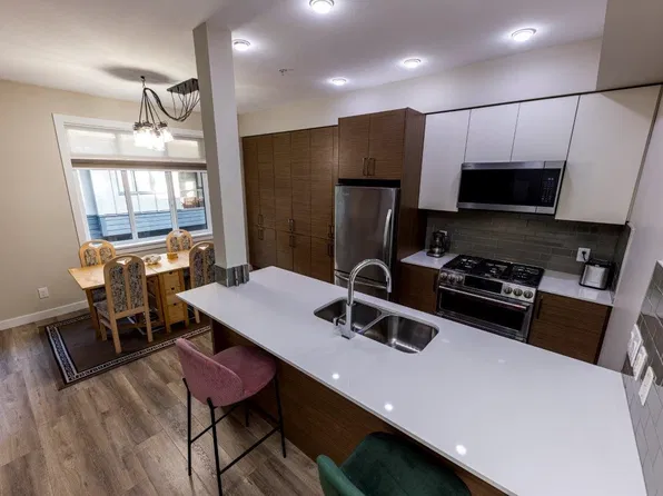 2135 Heritage Park Ln #306, North Vancouver, BC V7H 0B6