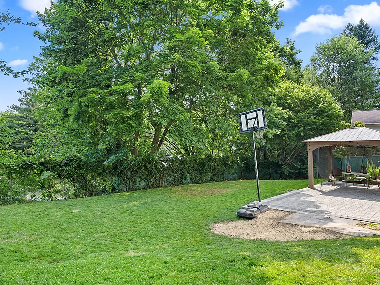 21 Joyce Rd — Photo 36