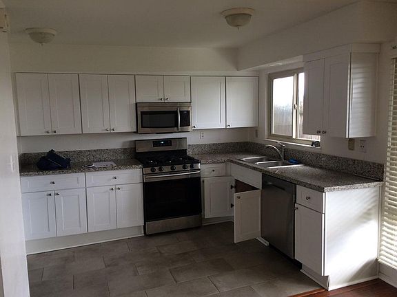 4th image of 3311 Los Prados St #2
