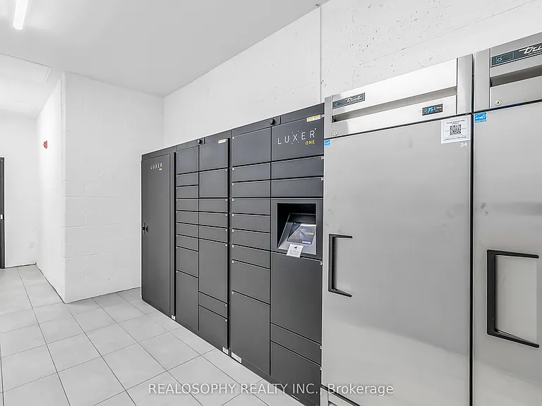 115 Larchmount Ave #210 — Photo 22