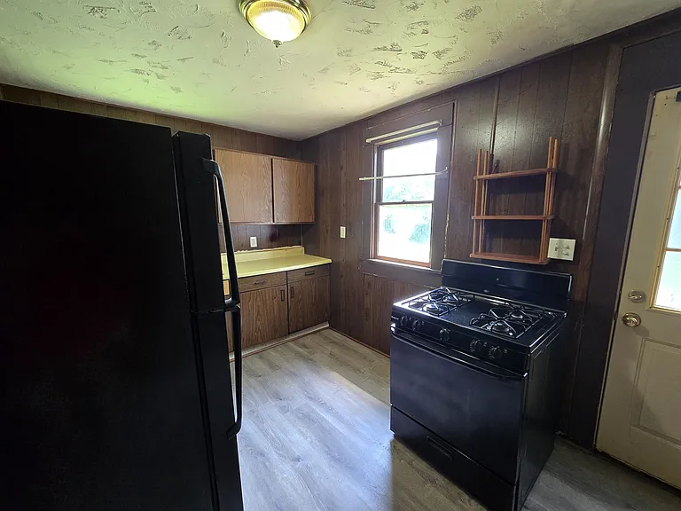 406 Gable St — Photo 11