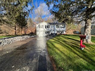 38 Park St, Putnam, CT 06260