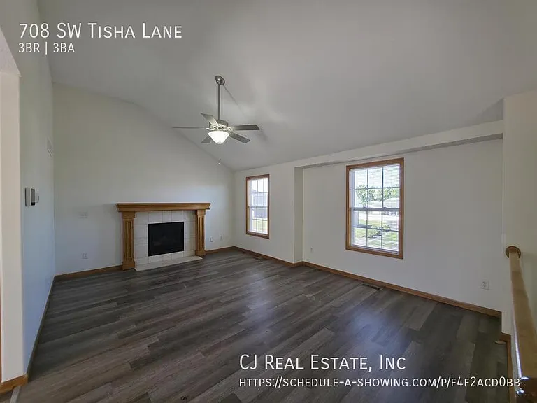 708 SW Tisha Ln — Photo 2
