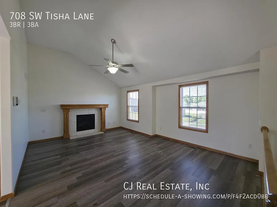 Building Photo - 708 SW Tisha Ln