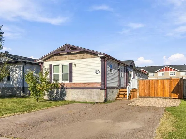 104 S Cedar St, Wood Buffalo, AB T9K 0J8