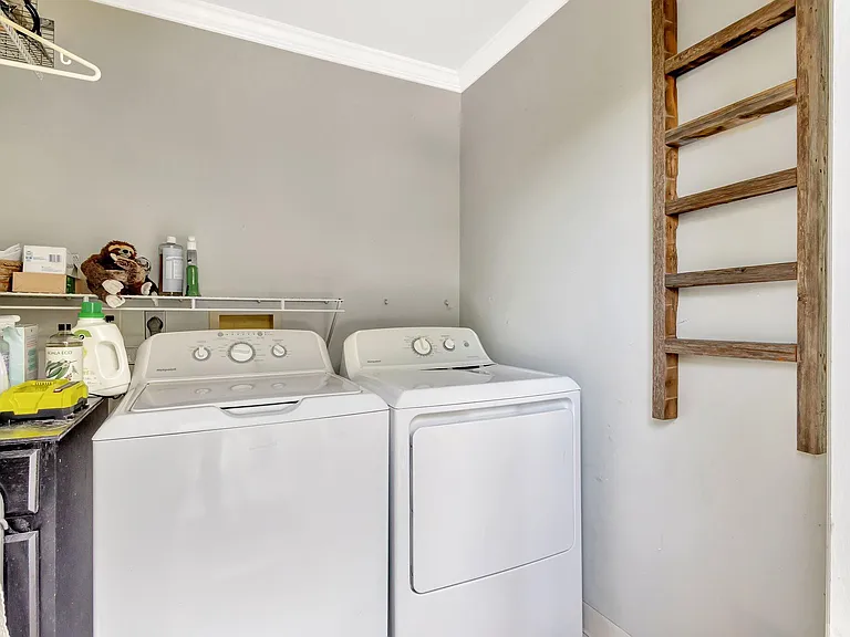 227 NE 12th St #2 — Photo 16
