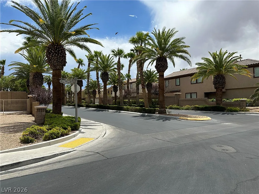 4 bed, 3.0 bath, 2251 sqft, $2,350 — Photo 3