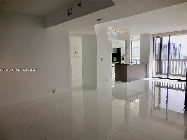 1000 Island Blvd #2308 — Photo 6