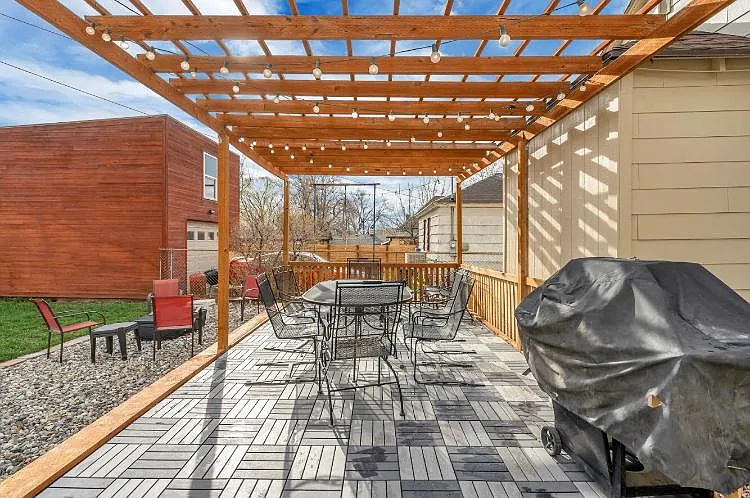 670 E Hollywood Ave — Photo 24