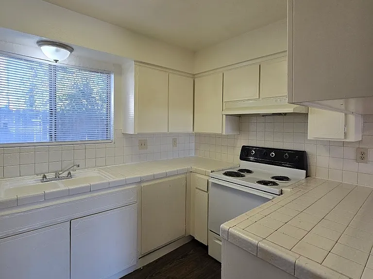 1414 W Clinton Ave #104 — Photo 4