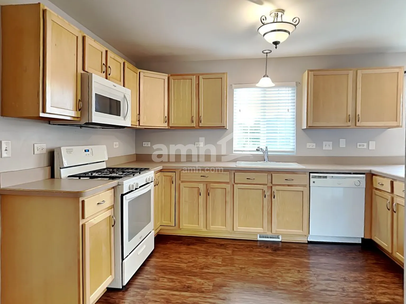 3 bed, 2.5 bath, 2477 sqft, $2,885 — Photo 3