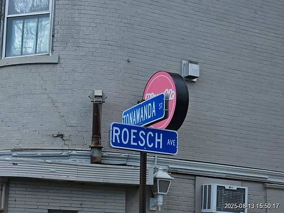 Exterior Neighborhood (street photo)