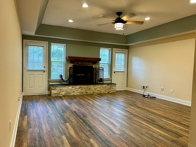 395 Glastonbury Ln — Photo 16