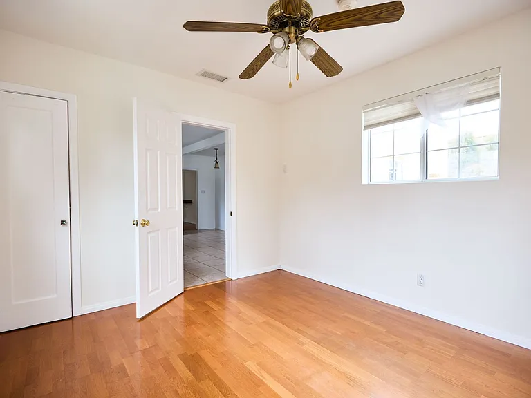Edenhurst Ave. 3730 -Rentals — Photo 30