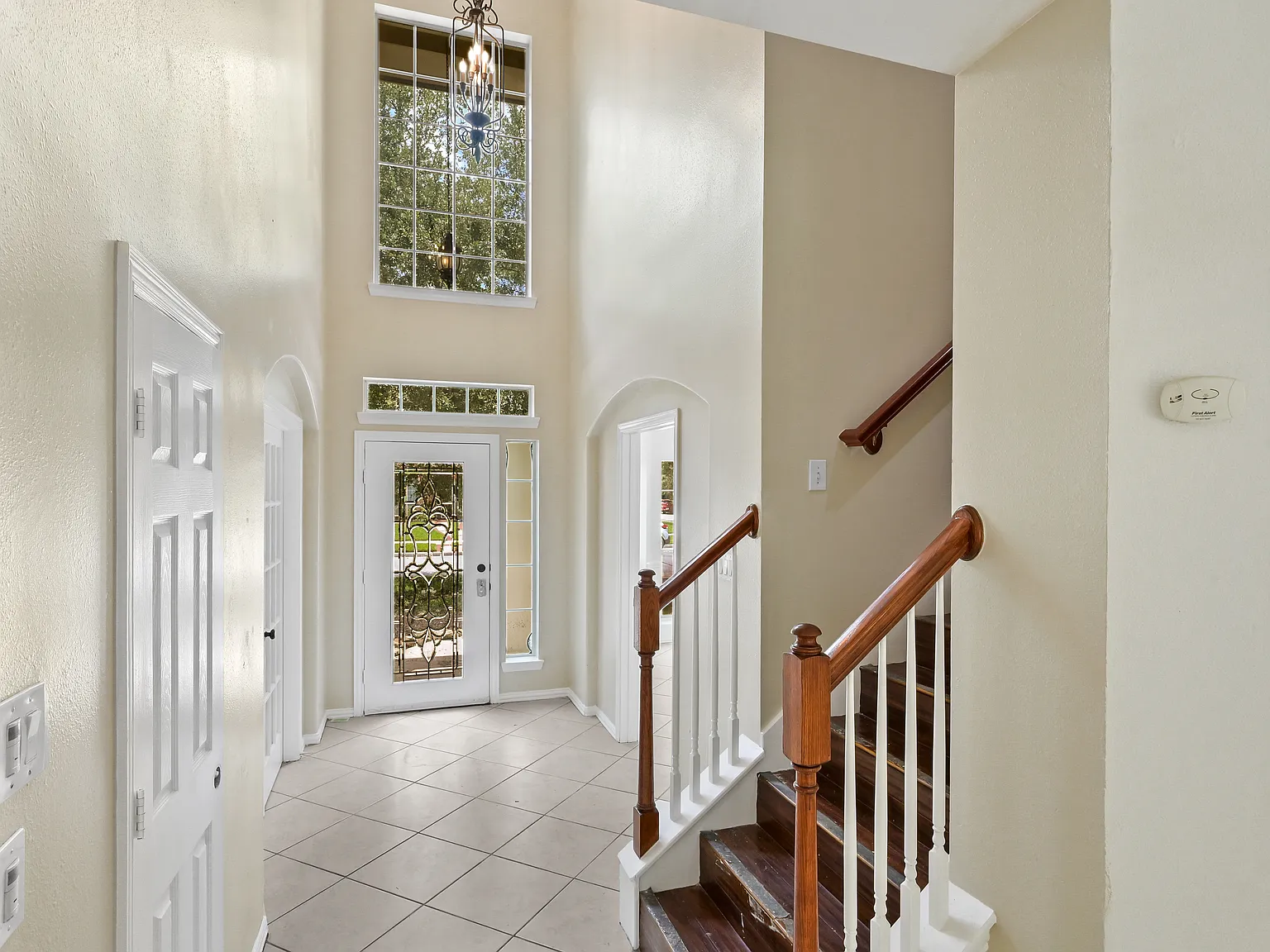 5 bed, 3.5 bath, 3287 sqft, $2,699 — Photo 3