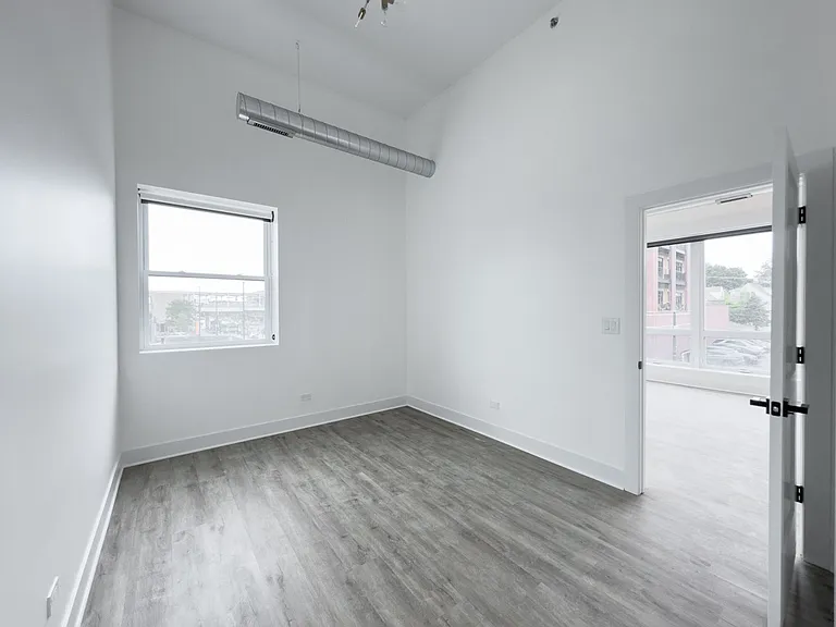 4731 N Western Ave #302 — Photo 11