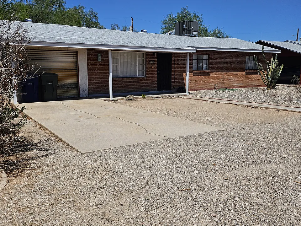 2719 N Baxter Ave