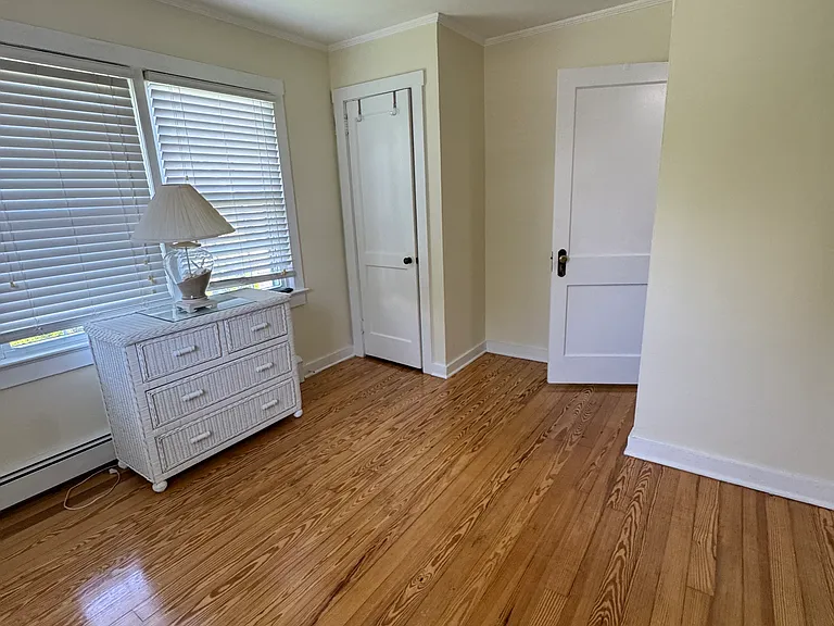Second bedroom.