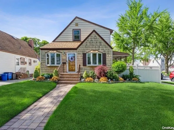 265-19 83rd Avenue, Floral Park, NY 11004