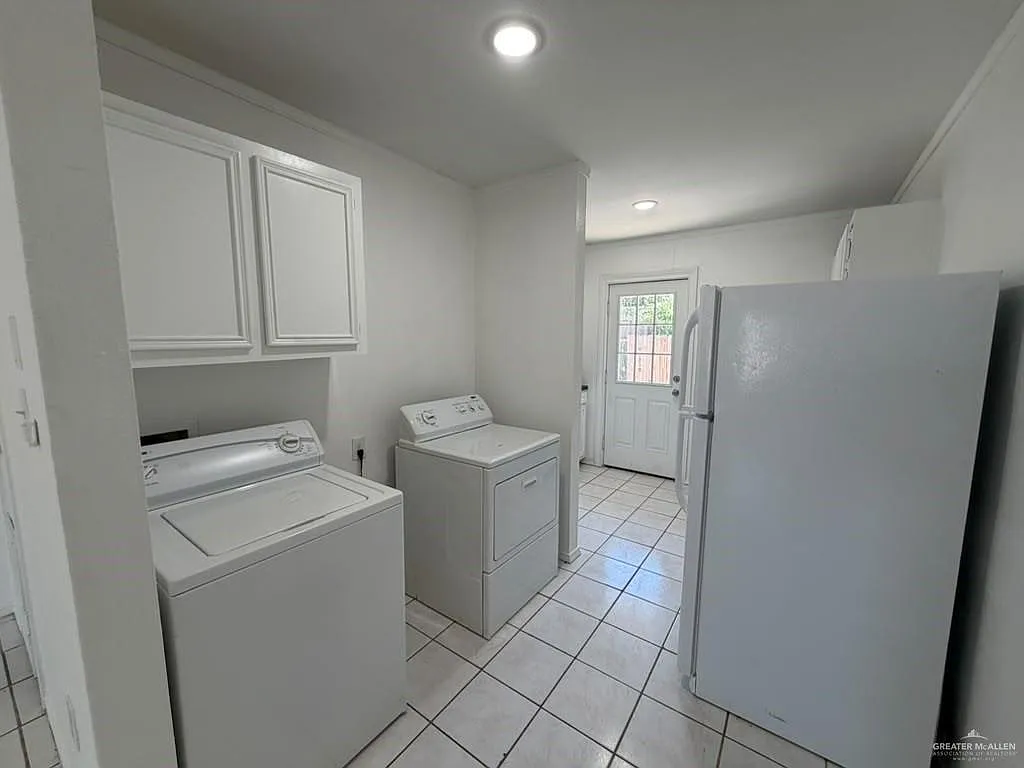 2 bed, 1.0 bath, 840 sqft, $599 — Photo 4