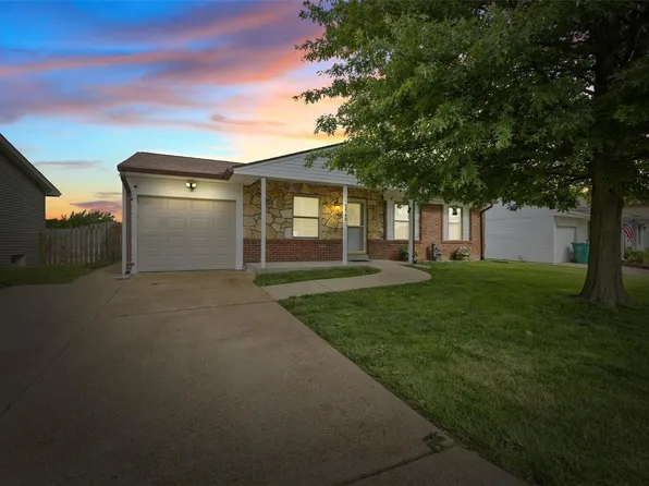 2545 Medford Dr, High Ridge, MO 63049