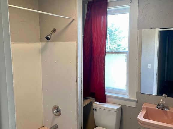 5th image of 319 W Wabash St APT 3