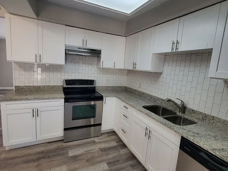 1564 Scott St — Photo 26
