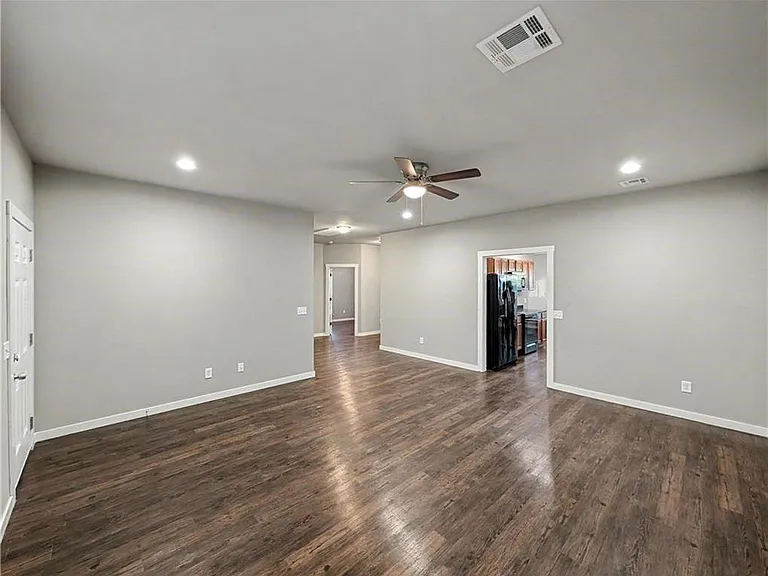 862 Oakwood Ln — Photo 8