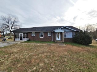 2926 Electric Dr, Winston Salem, NC 27107