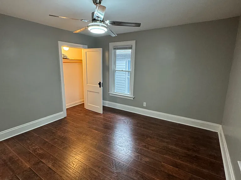 988 Linwood Ave — Photo 9