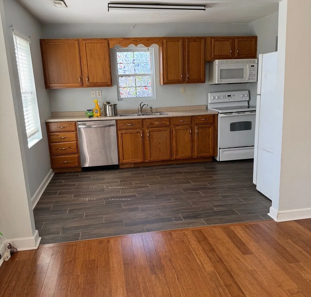 2 bed, 1.0 bath, 754 sqft, $1,000 — Photo 2