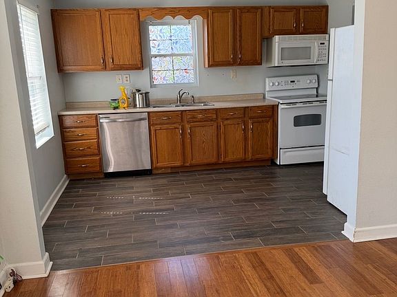 2nd image of 213 Tyler St