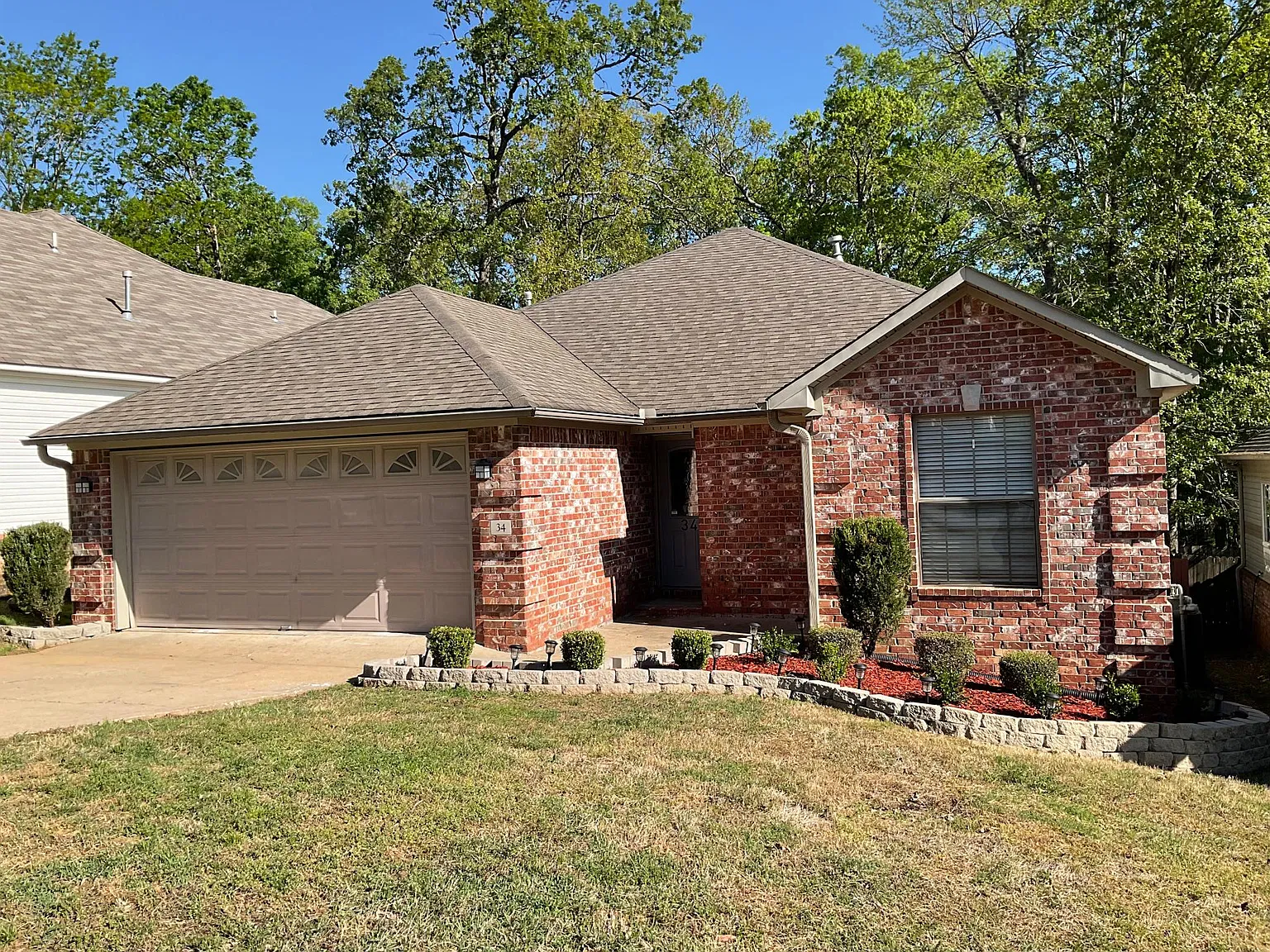 34 Garden Oaks Dr — Photo 2