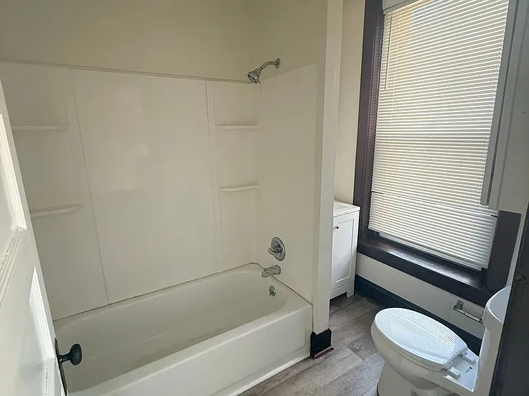 41 E. Franklin Street — Photo 15