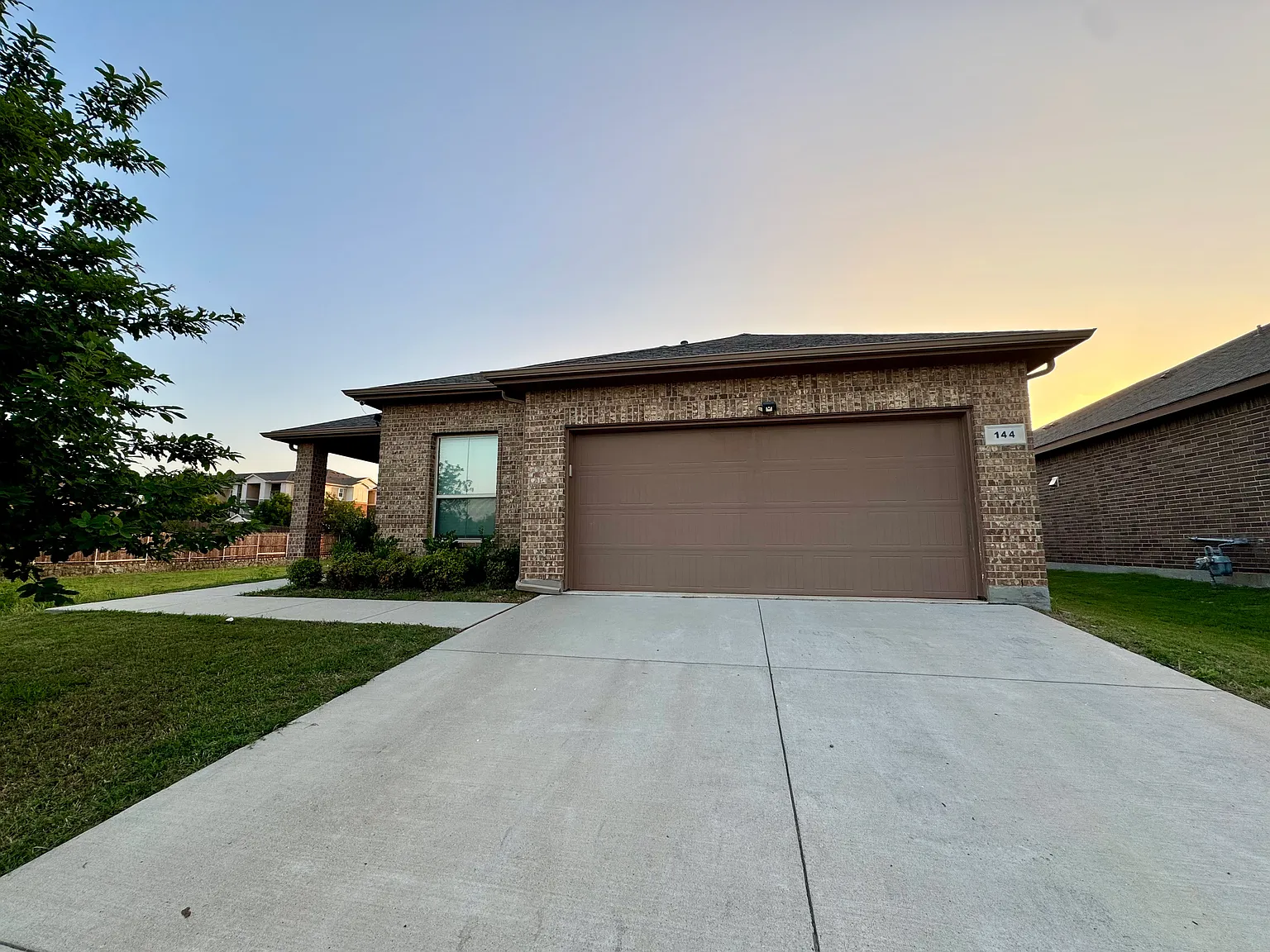 144 Creek Terrace Dr — Photo 2