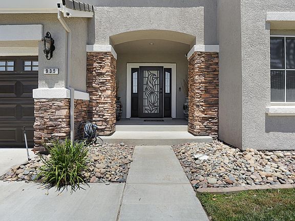 2nd image of 935 Shortland Cir